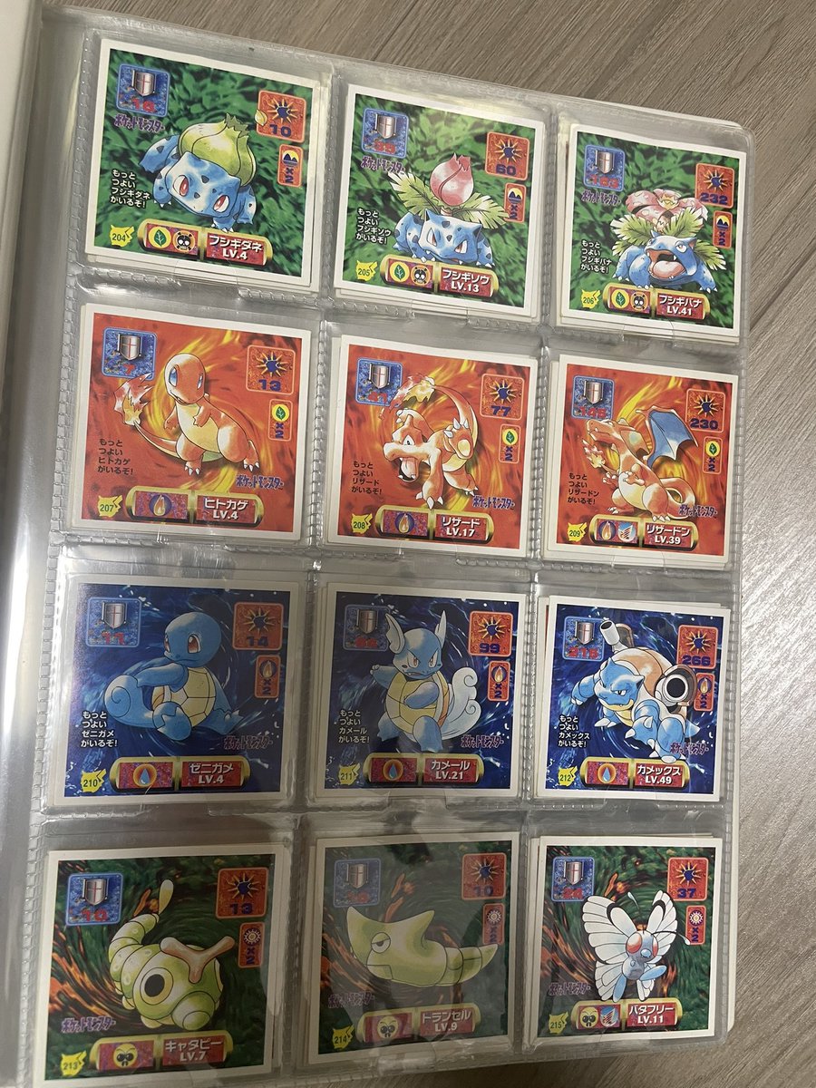 初期ver. のノーマルピカチュウは左下に印刷ミスあるシール烈伝！！