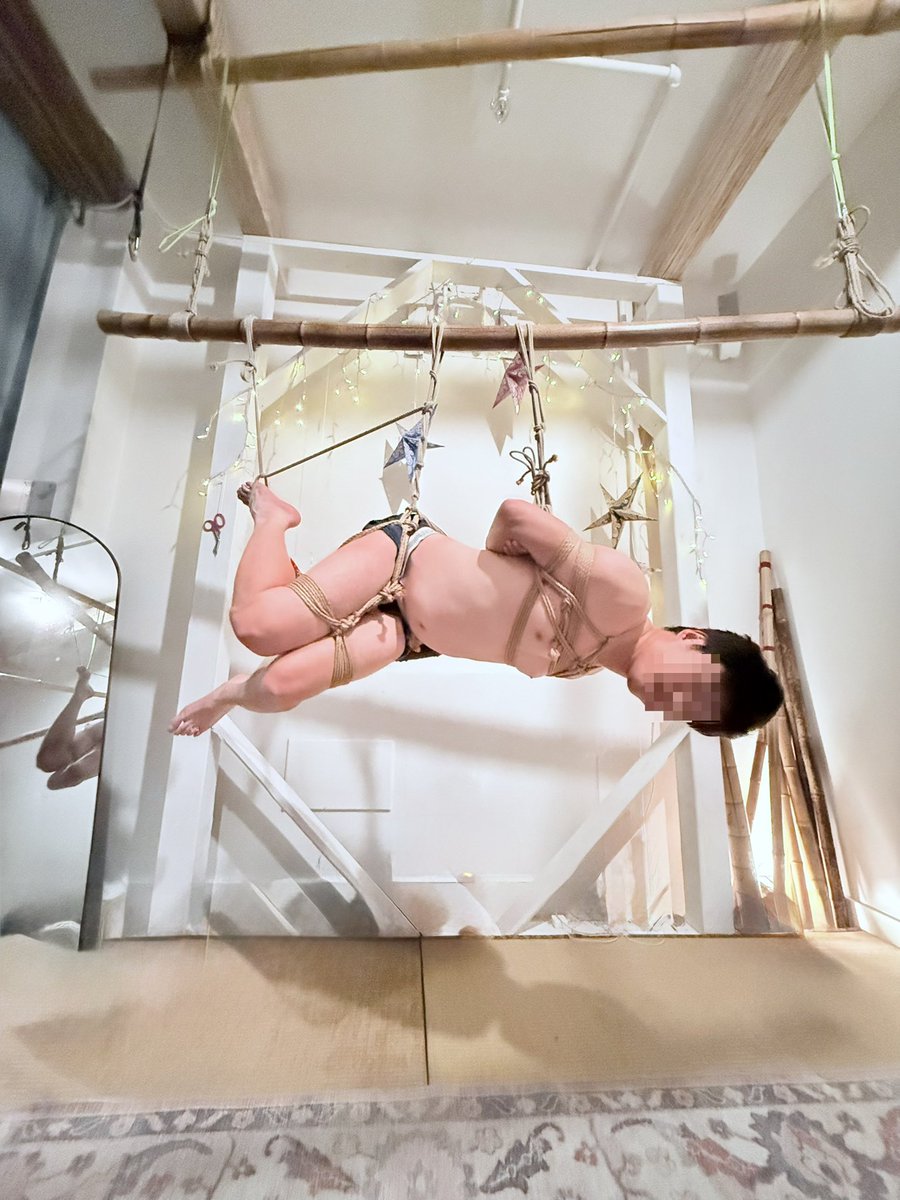 JonTheRigger's tweet photo. Friday night rope jam at Studio Allegory.

This might be our last tie with this visitor to Vancouver.  Hopefully we will tie again.  Take care and thank you.

#malebondage https://t.co/2pSHgBPjAN