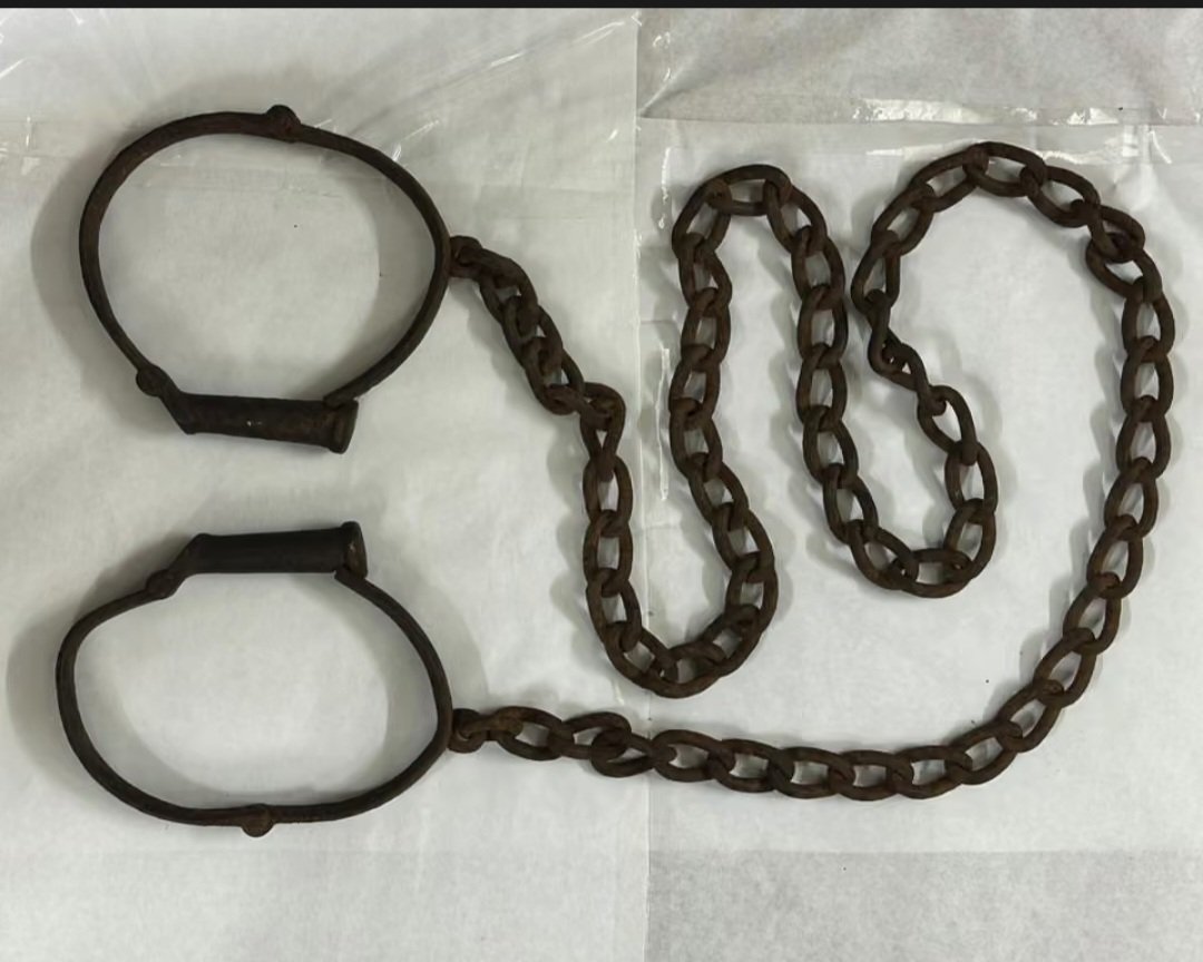 AfricaNaked's tweet photo. Antiques auction sparks outrage as chains tied to the enslavement of Africans in Zanzibar go on sale this weekend in Scotland.Critics accuse organizers of profiting from slavery.
#Mode9 #PapayaX #RISERCONCERTD2 https://t.co/QkajJOMtFh