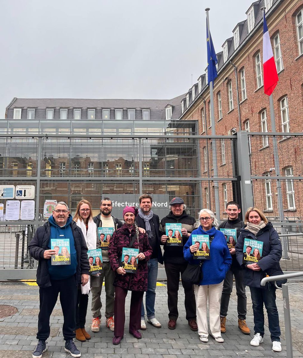 FHellemmes's tweet photo. Une très belle liste aussi dans notre commune associée à #Lille : Faire Respirer Hellemmes autour de Simon Lebrun ! Heureuse d’avoir une équipe solide, très engagée dans les associations et le tissu économique Hellemmois, pour #FaireRespirerHellemmes et #FaireRespirerLille ! ❤️ https://t.co/KV5lGnK2Sf