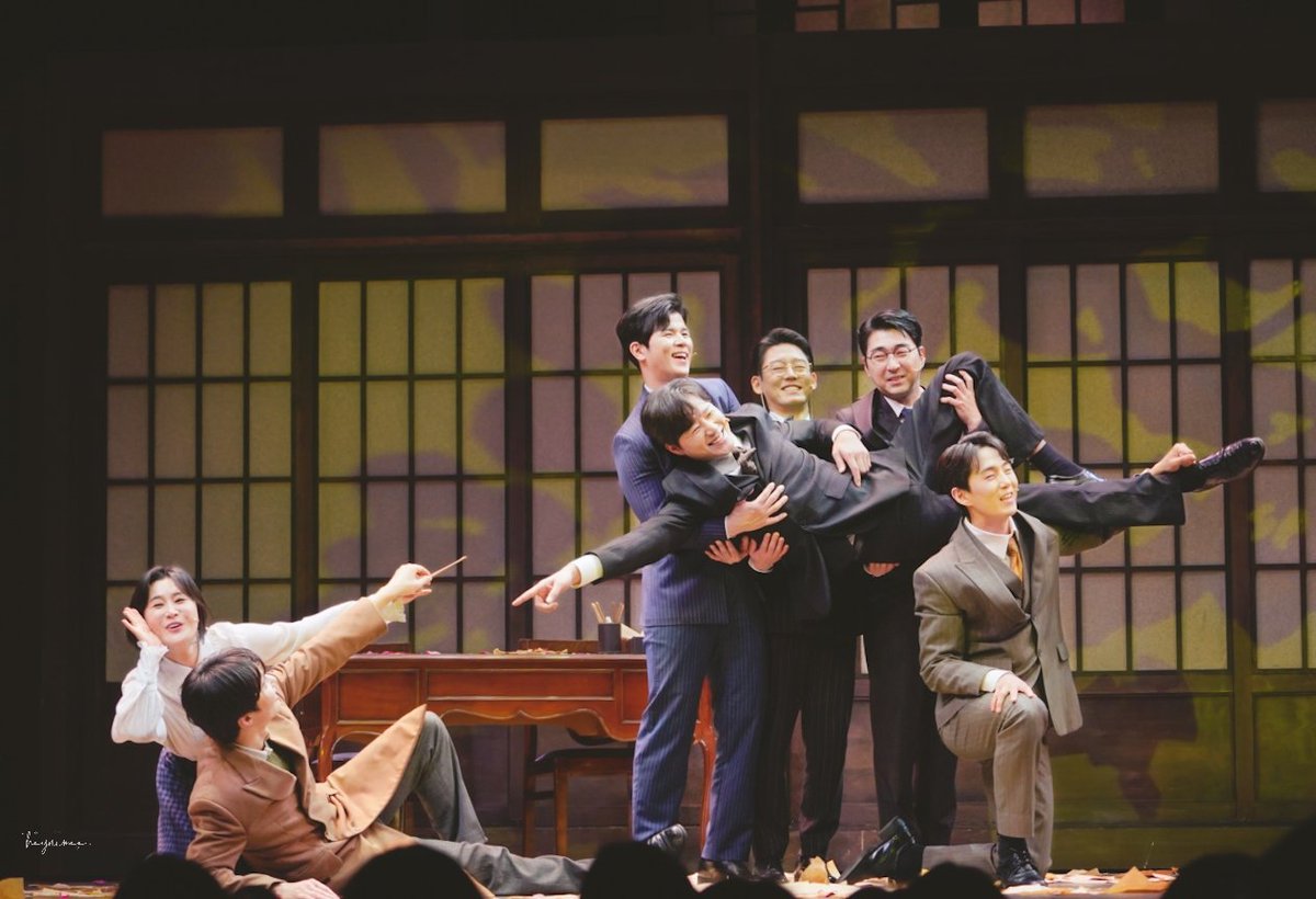 260221 뮤지컬 팬레터 
낮 커튼콜 포토타임

소정화 문성일 김종구 송상훈 김지욱 박정표 손유동

천지창조 ㅎㅎㅎㅎ 편지창조 ...... 
방금까지 울어놓고 이렇게 무리를 ㅋㅋ
⠀ ⠀ ⠀ ⠀ ⠀  ⠀ ⠀ ⠀ ⠀  ⠀ 
⠀ ⠀ ⠀ ⠀ ⠀ ⠀ ⠀  ⠀ ⠀ ⠀ ⠀  ⠀ ⠀ ⠀