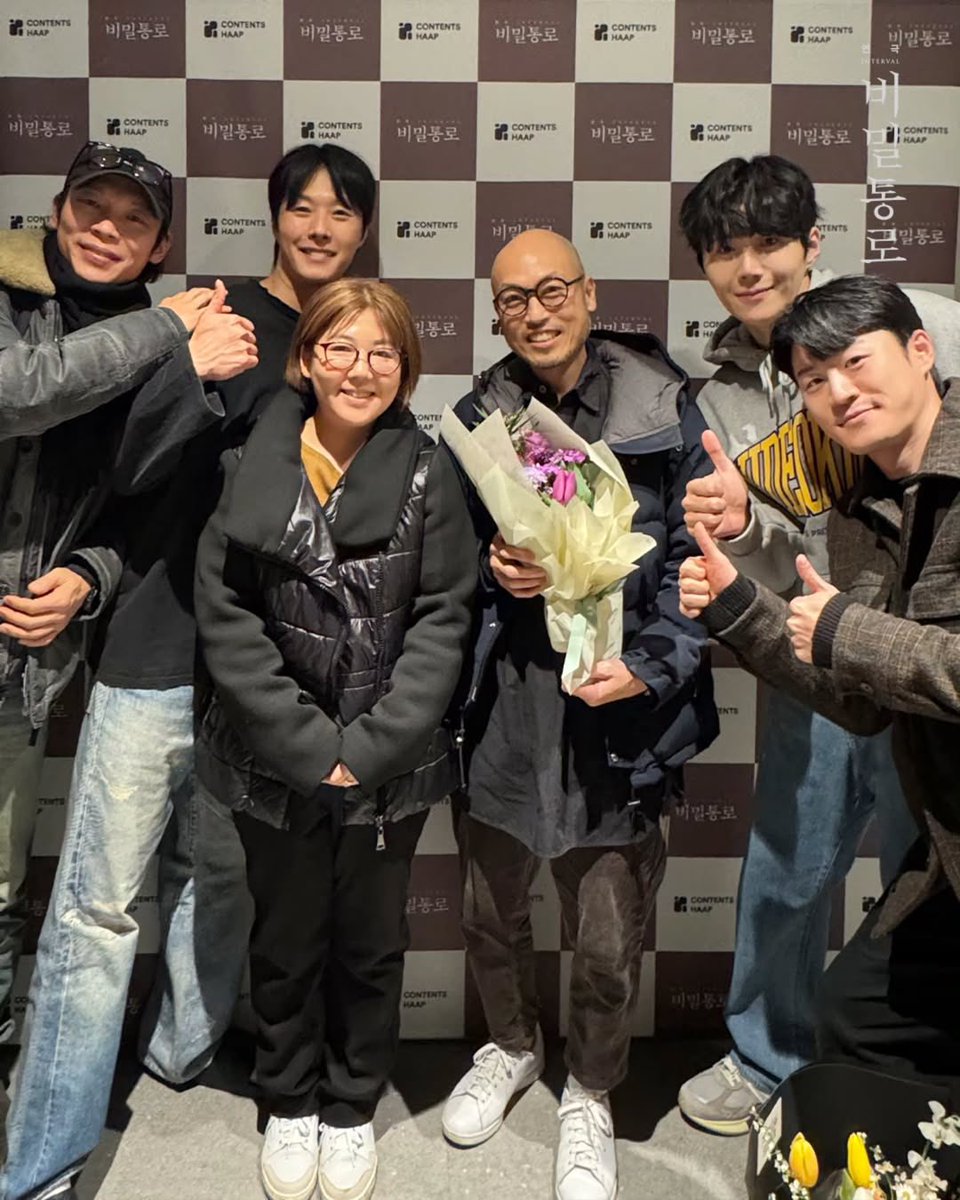 Contentshaap instagram post 😍

[#SecretPassage : 𝐈𝐍𝐓𝐄𝐑𝐕𝐀𝐋]
✨ Grateful guests who visited Secret Passage.

The original author of <Secret Passage>, Maekawa Tomohiro, and the cast of <Secret Passage>!
Dongjae ∞ #YangKyungwon #KimSeonho
Seojin ∞ #LeeSihyung #OhKyungjoo