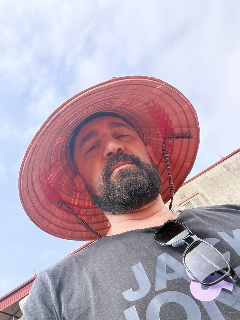dcrossbowxxx's tweet photo. #vietnam 🇻🇳 #encens #travel https://t.co/o3afeG63cu