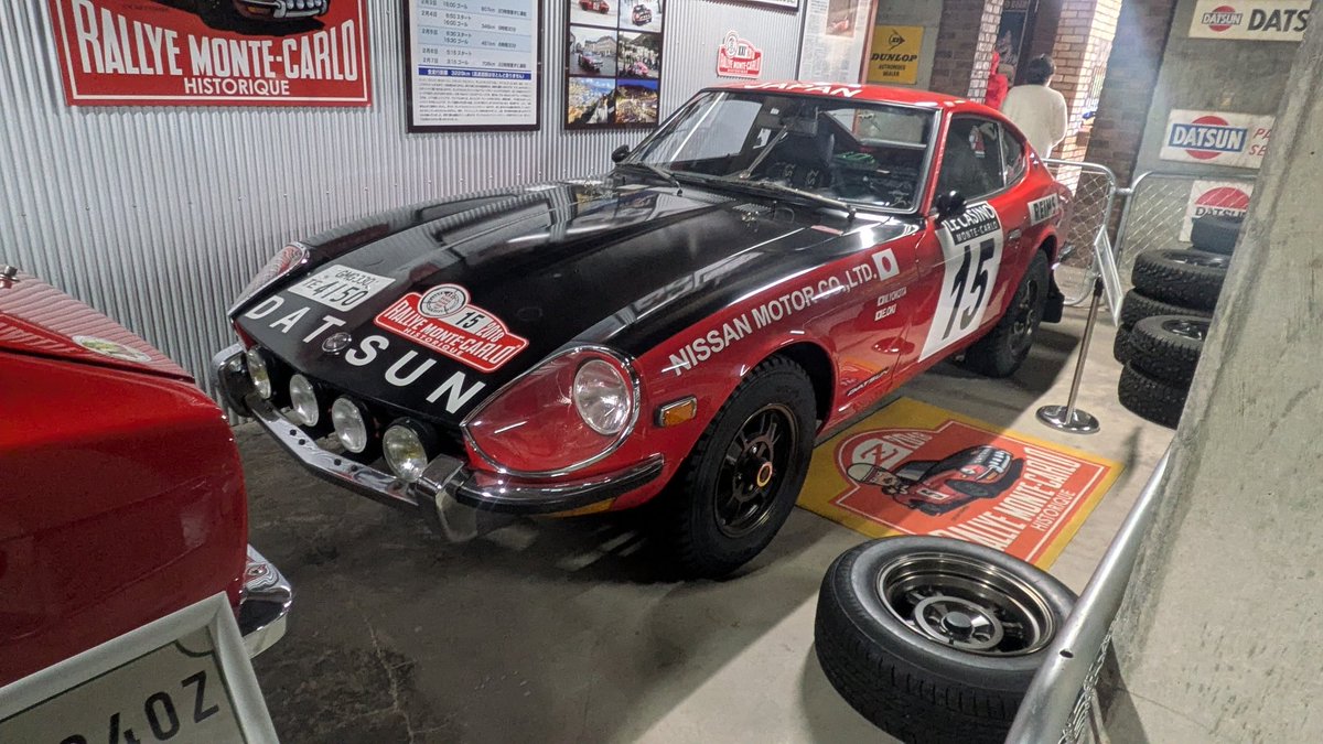 いつ見てもこのカラーリングの240Zカッコイイな…左ハンのZを手に入れ