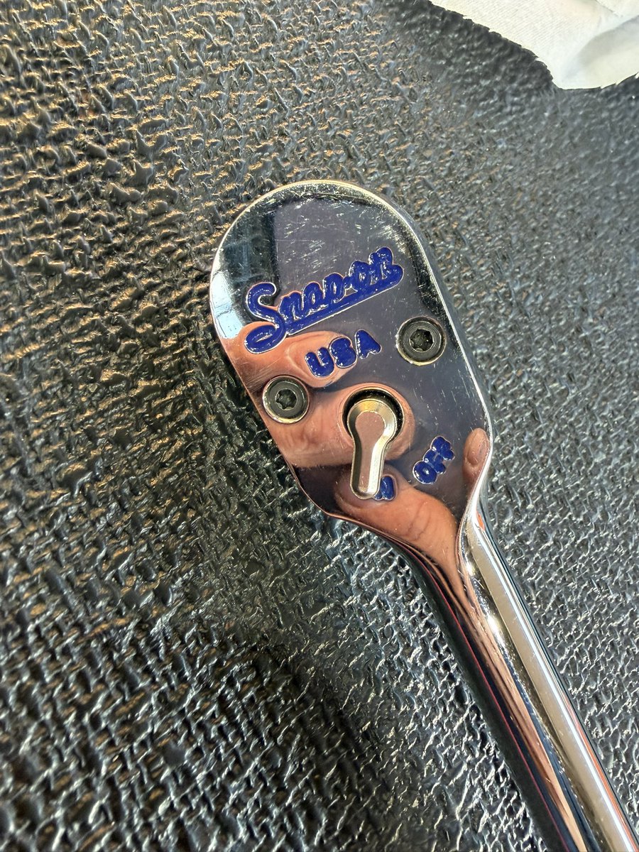 tk_25r's tweet photo. 界隈で流行ってる？
墨入れを板金で余った塗料でやってみたけど結構良いかもこれ👍👍
#工具
#スナップオン
#snapon
#墨入れ https://t.co/uDQMjEJQZf