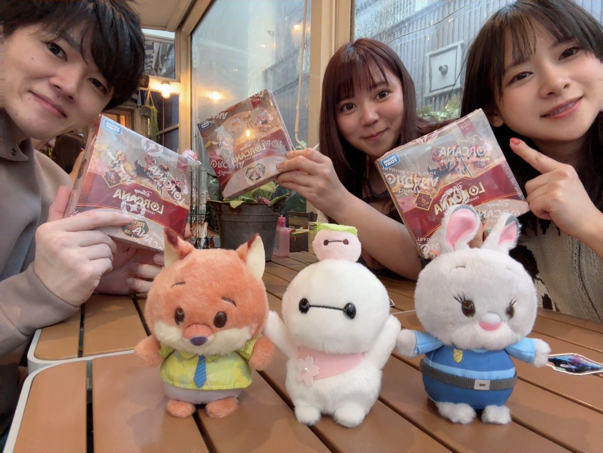 ディズニーストアの特典の エルサを皆でお迎えしました❄️ ついでに原