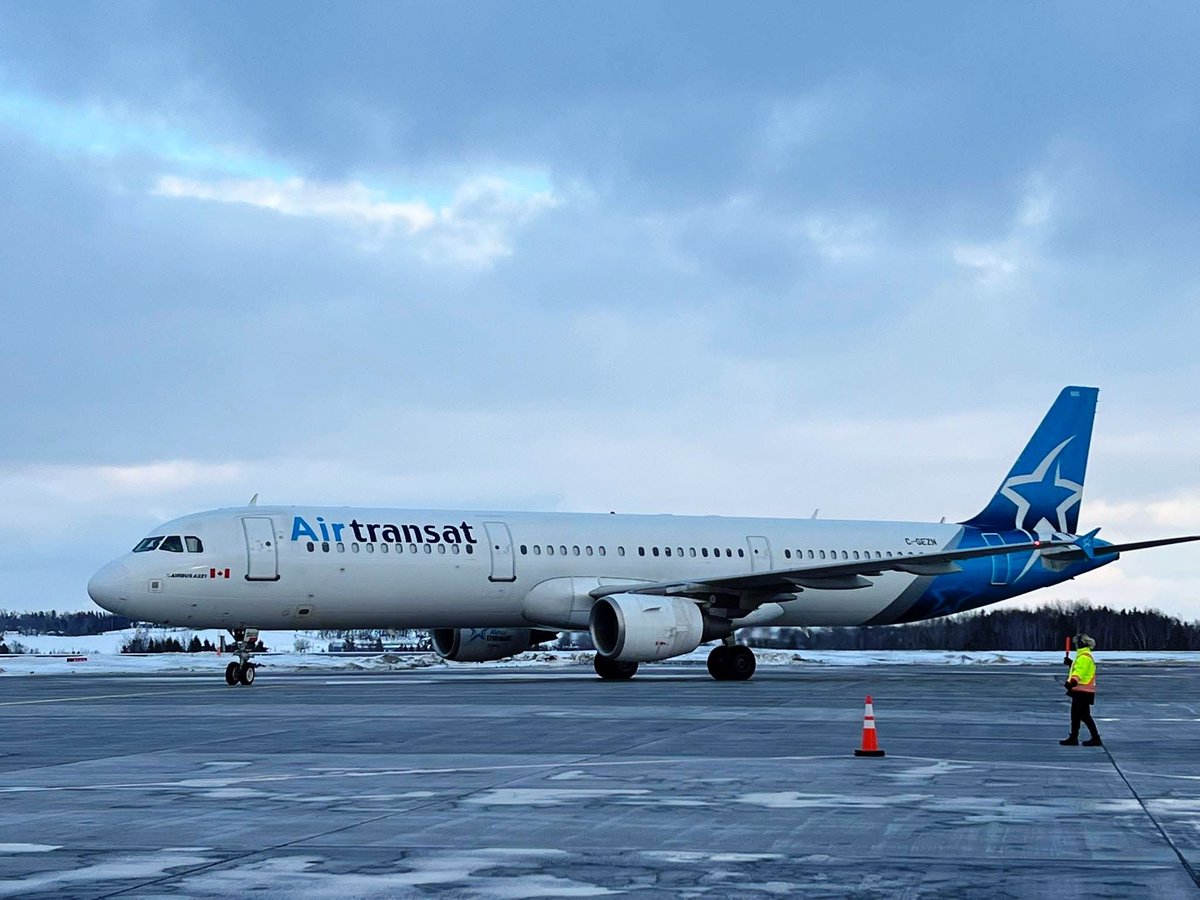 Image for the Tweet beginning: Hier,  le premier vol