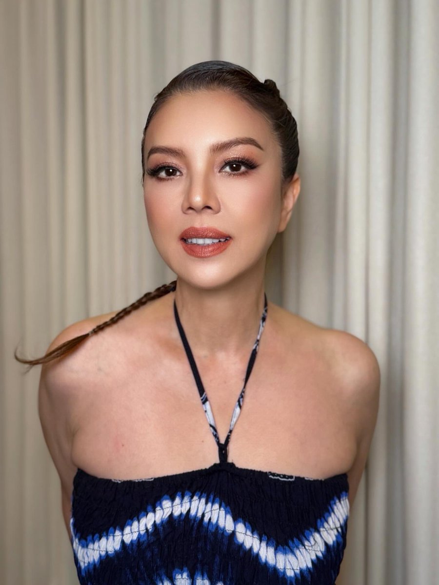 CaguilarFanpage's tweet photo. Reposted • ig a_tiwakorn 

Always do my best with @c_aguilar สวยแบบon stage เจอแบบชนไหล่ ถ่ายรูป ดูหน้าเวทีทั้งใกล้และไกล ต้องสวยทุกระยะ ทุกกล้องนะจ๊ะ #beautymakeup #makeuplooks #cleanbeauty #makeup #เอรักทุกคน ❤️❤️❤️

ติ๊นา คริสติน่า
#ChristinaAguilar https://t.co/hDArJZlQjF
