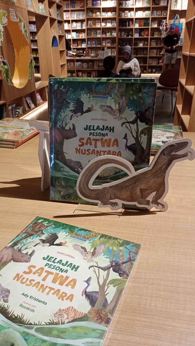 Alhamdulillah buku Ensiklopedia Jelajah Pesona Satwa Nusantara sudah tersedia di Gramedia Jalma Blok M, ayo di segera di beli