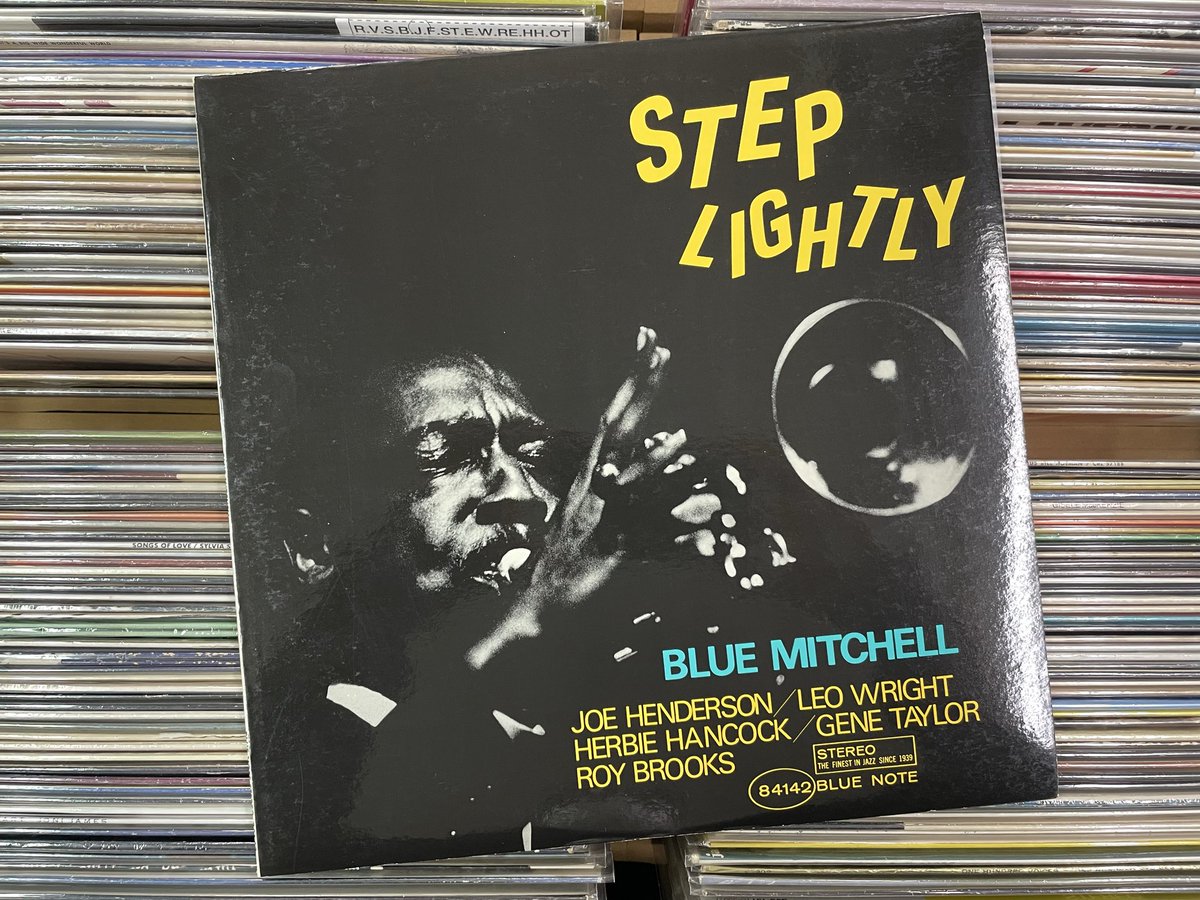 BLUE MITCHELL / STEP LIGHTLY （ BN4142 / 帯なし / ライナー付