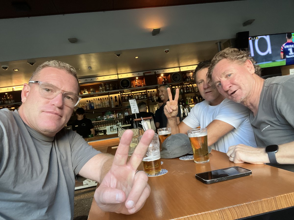 lambose4's tweet photo. Here with a few @brisbanelions legends at the Story Bridge Hotel! Always great to catchup with quality friends where we had some special times. #Leppa&Possom https://t.co/g8eIknJv3b