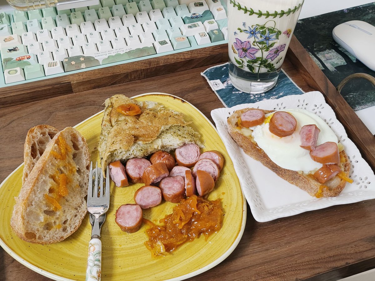 puzimgoose's tweet photo. #슈베릅 
채소 없는 샌드위치...
선물 받은 마멀레이드랑 같이 먹으니 맛있다 😋 https://t.co/Li8h5iPbYo