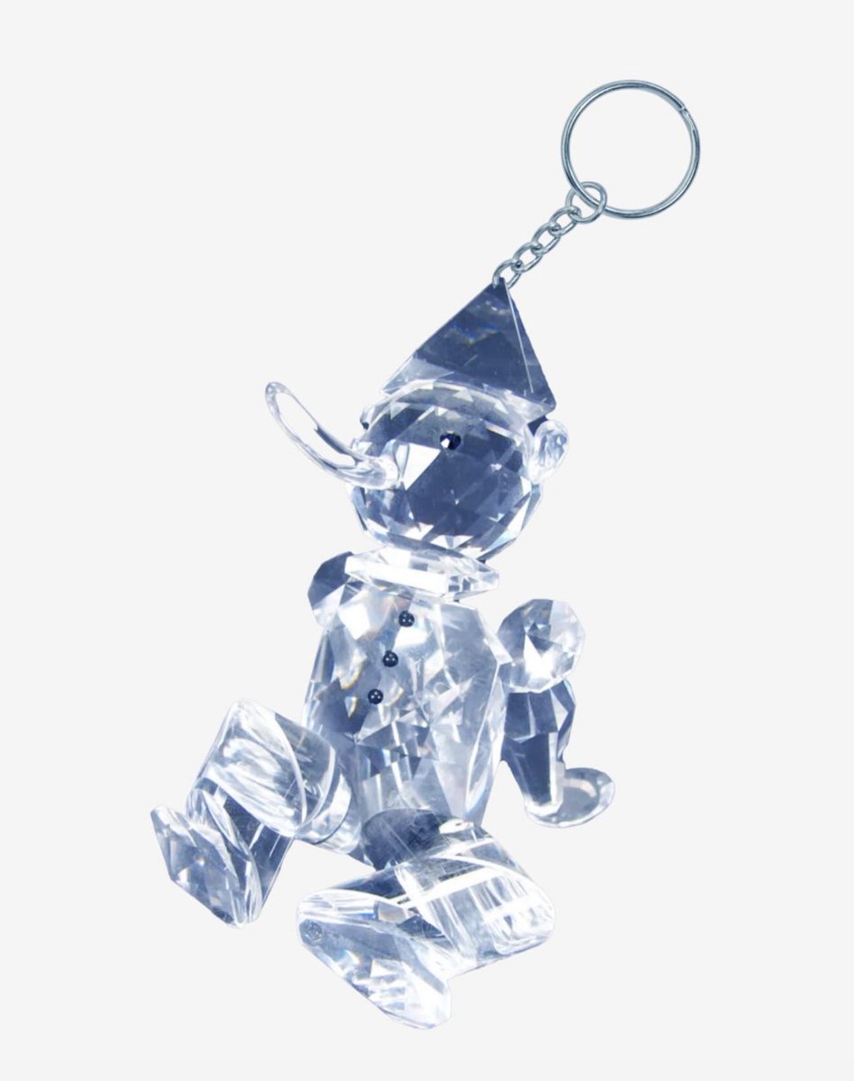 DrakeAligned's tweet image. Drake posts an image of a JAPANESE ICEMAN truck and a PINOCCHIO key-chain 🇯🇵

Appears the theories about Episode 4 being in Japan may just be true  👀