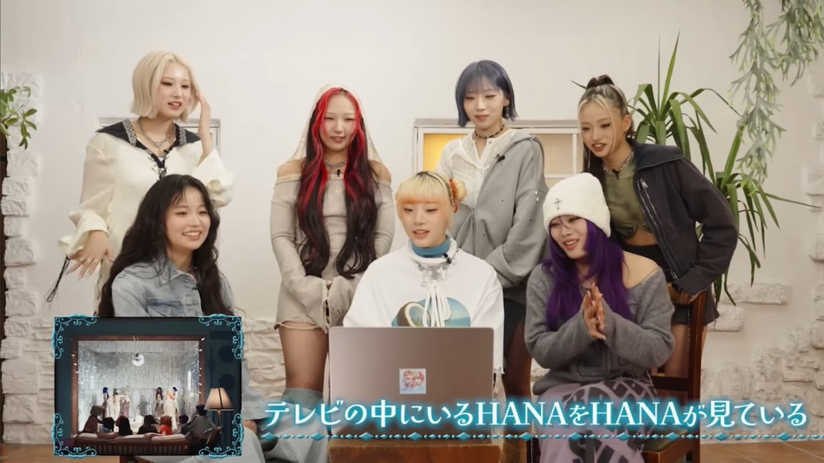 テレビの中にいるHANAをHANAが見ている様子をパソコンでHANAが見ている