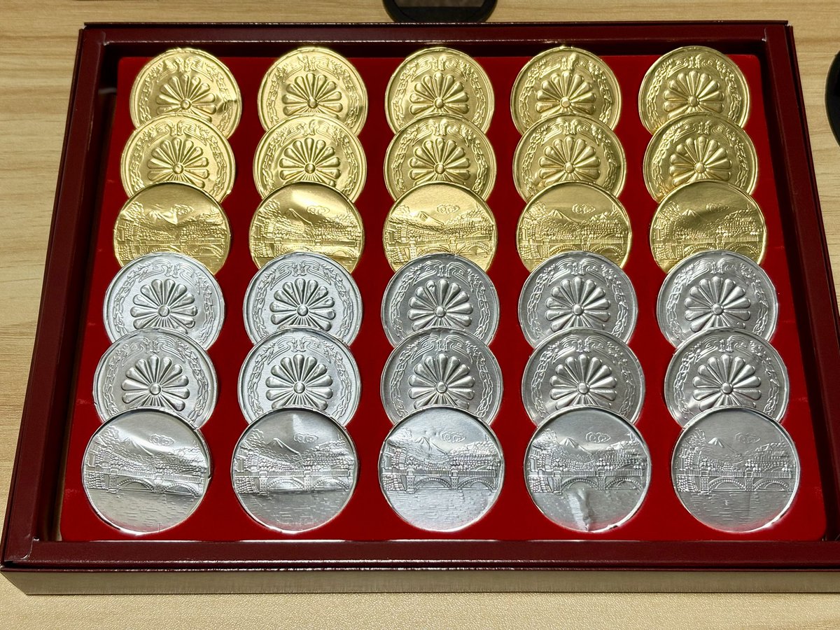 <a href="/batapys1/">違法バタピー</a> 倍の量になると台座まで荘厳になります笑