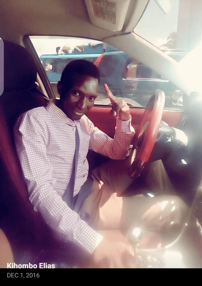 Zamani kulikuwaga na ma T.O halafu kulikuwa na Elias Kihombo. T.O wa 2006 ambaye alikacha chuo na kugeuka kuwa mwalimu wa Tuition Physics na Chemistry wa shule kubwa Tanzania.

Ziara yake mashuleni ilikuwa ni kama Waziri wa Elimu, madarasa yalikuwa yanafurika mpaka hakuna nafasi