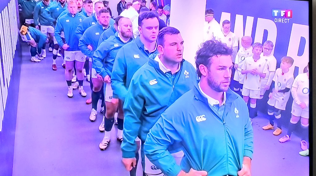 Je savais que les anglais avait rajeuni leur effectif mais je ne pensais à ce point.