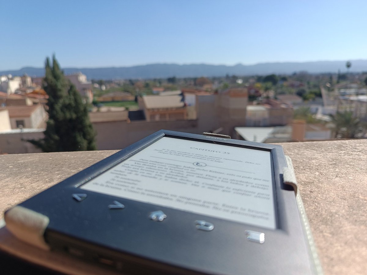 libroscopia's tweet photo. Estamos releyendo uno de nuestros favoritos de la literatura de fantasía. Mañana hablamos de él 😉 https://t.co/KJ3WnAeggh