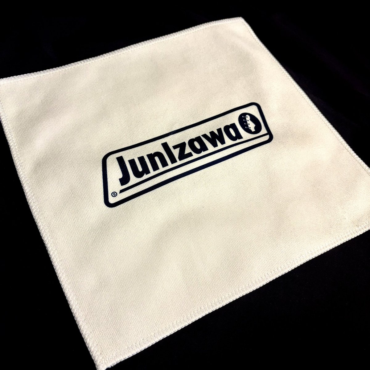 明後日から缶バッジとタオルを持ってきます。あとベースキーホルダーと