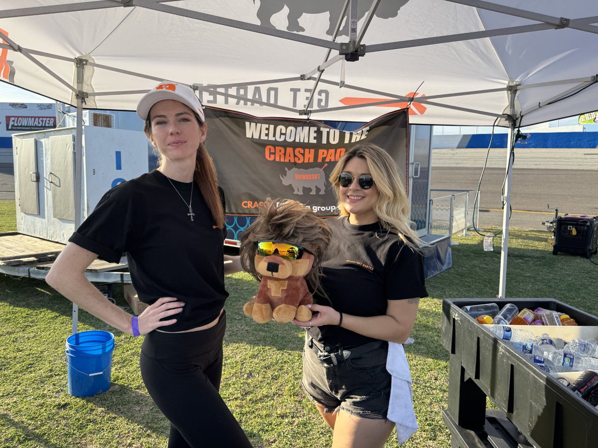AntiOnChain's tweet photo. 💥HELP ME WITH THIS

Gary Opens doors and is having a blast at @flmangames

@hopeshoemaker is a new friend who doesnt use her X because she doesnt think people engage enough.

Can we show her the way? https://t.co/9f5avv1Dz4