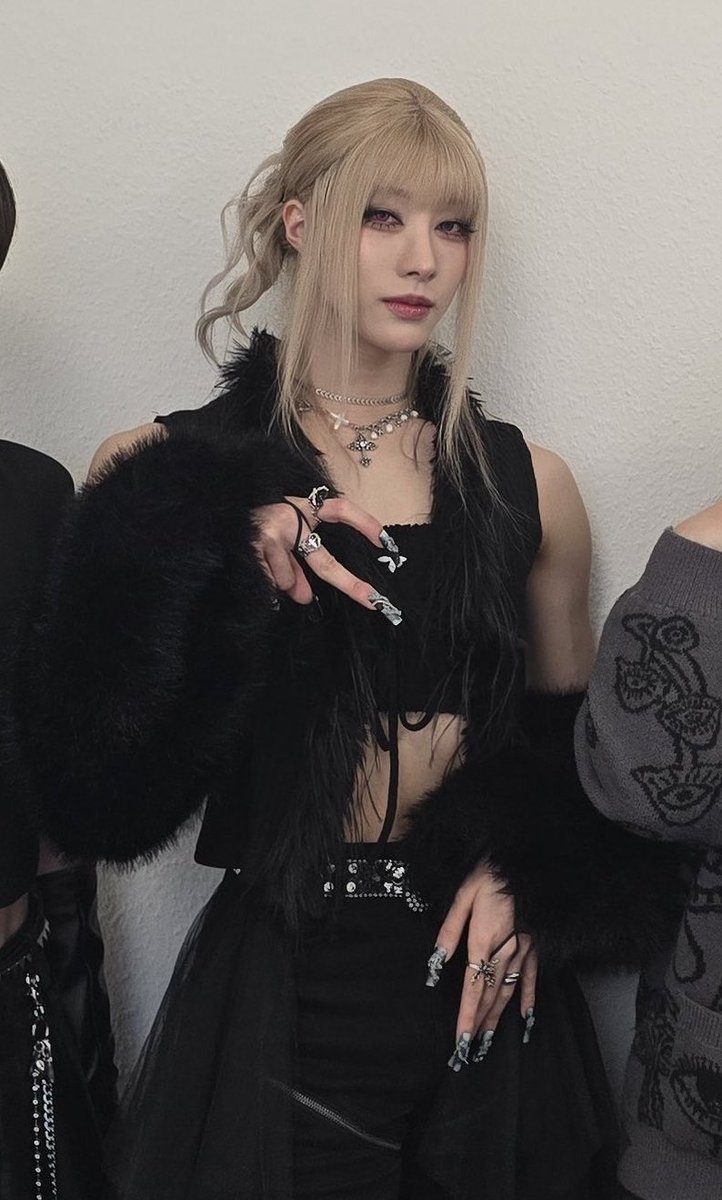 kfcrui's tweet image. how can you just casually look like that