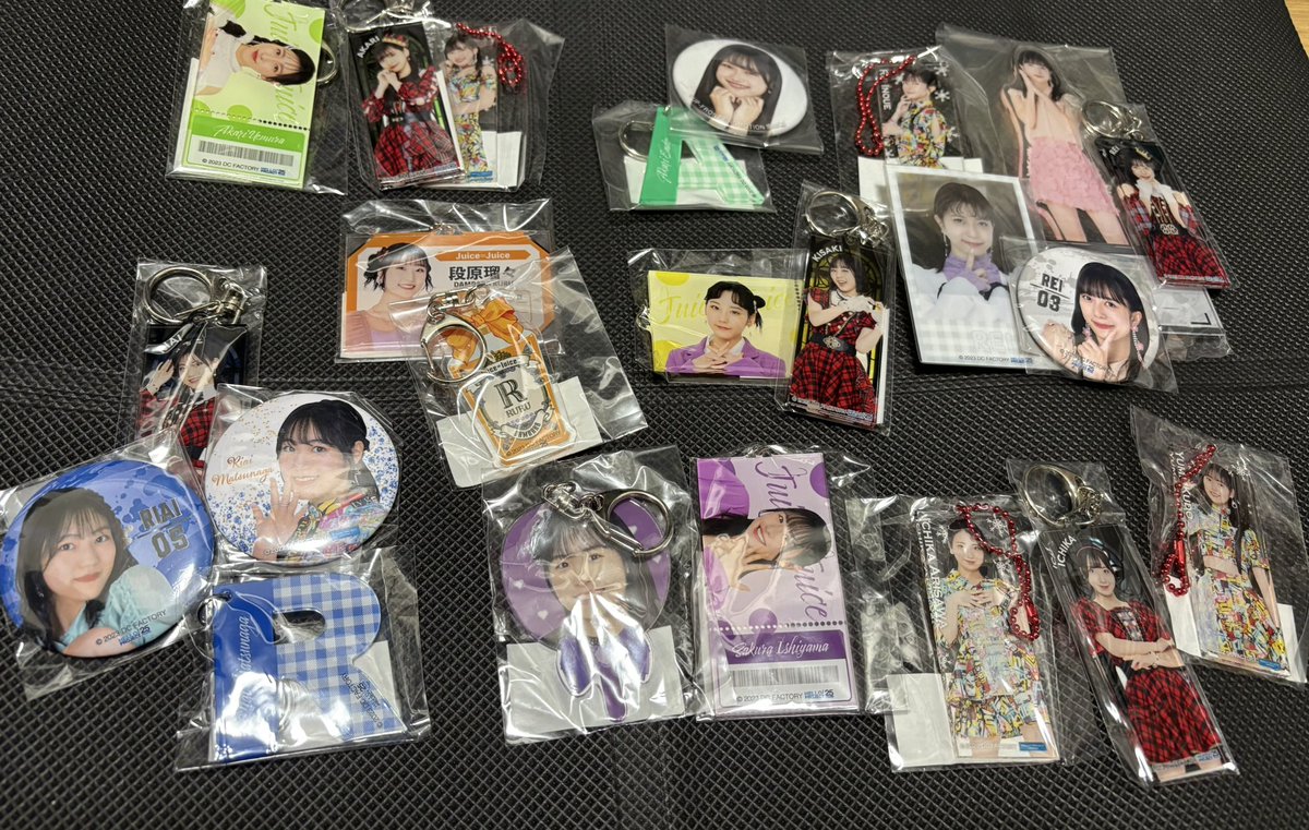 juice97_05's tweet photo. Juice=Juice過去グッズお譲りします
(モバガチャメイン)

【譲】写真のもの
【求】100~300円
井上玲音ビックアクスタのみ500円
まとめ買い要相談

明日の幕張リリイベにてお譲りさせていただきます。
(その他相談)

ご希望の方からのご連絡お待ちしております。

#JuiceJuice譲
#JuiceJuice求 https://t.co/nEhgWIUuDw