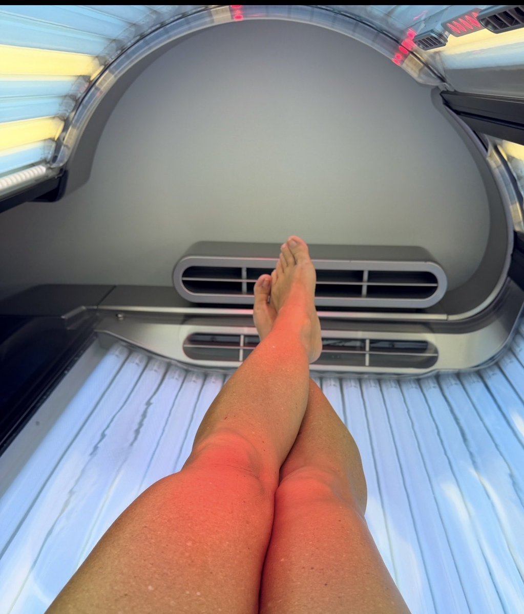 Während ich mich entspanne und nur an mich denke, solltest du dich fragen,
wie viel dir dieser Anblick wert ist.
Aufmerksamkeit zeigt man nicht mit Worten, sondern in Taten.💸