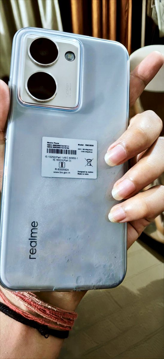 मेरा new phone आज ही खरीदी हूं कैसी है बताओ और बधाई रुकनी नहीं चाहिए। 🤟🤳😅