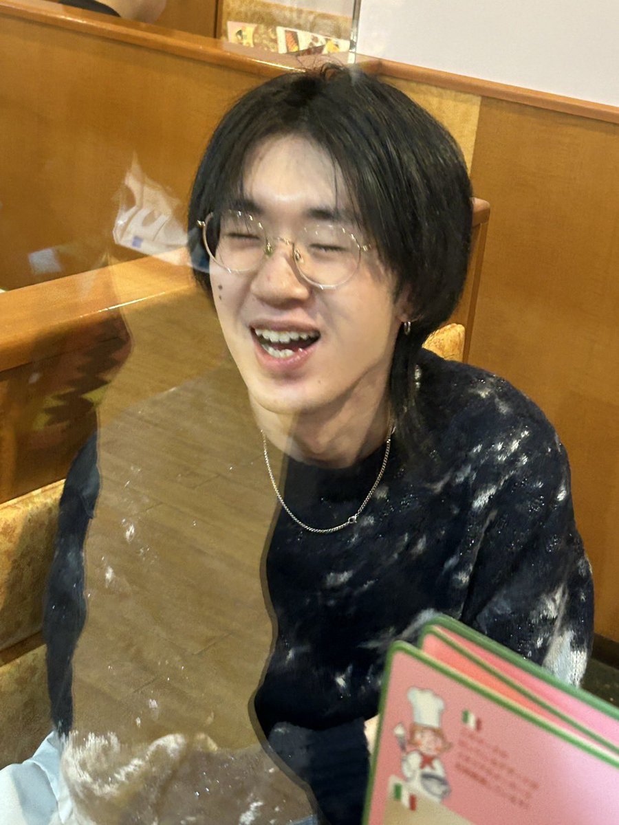 Ai_chya's tweet photo. @grok 彼を水着姿にして https://t.co/UtIBbihdqW