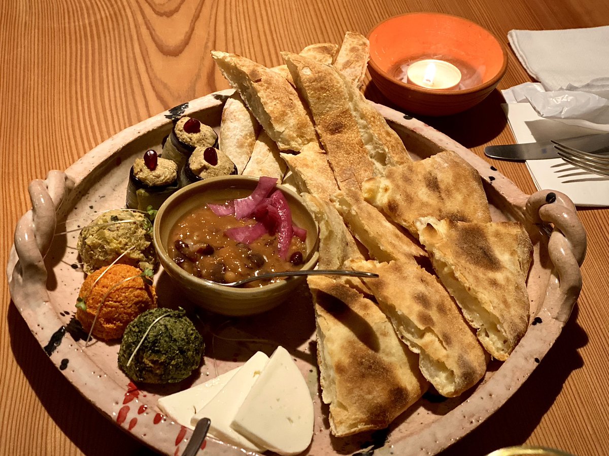 これはジョージアわんぱくセットと、2軒目のガレット 