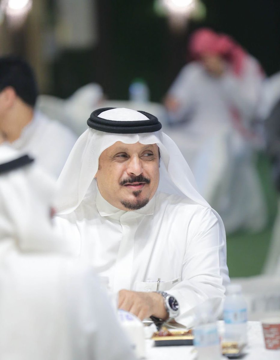*✨صفحة مع شخصيه بارزه ✨*📚✏️

يعد الشريف : علي بن مبارك الفدح النعمي السيد 
شخصية اجتماعية وقيادية فذة، ووجهاً وضيئاً للسادة الأشراف في محافظة القنفذة وما جاورها، لاسيما وهو سليل قبيلة آل الفدح الساده الأشراف النعمي ، والابن الأكبر لوالده الشيخ  مبارك بن علي الفدح النعمي السيد