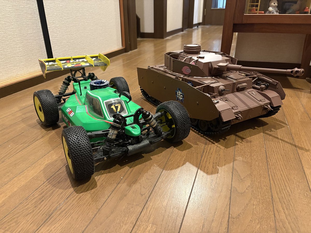 9LD8ndgoP5GbIbv's tweet photo. ハチイチバギーとトゥエルブ戦車。
#IFB8
#アシェットIV号戦車 https://t.co/ZNMnG7G5fZ