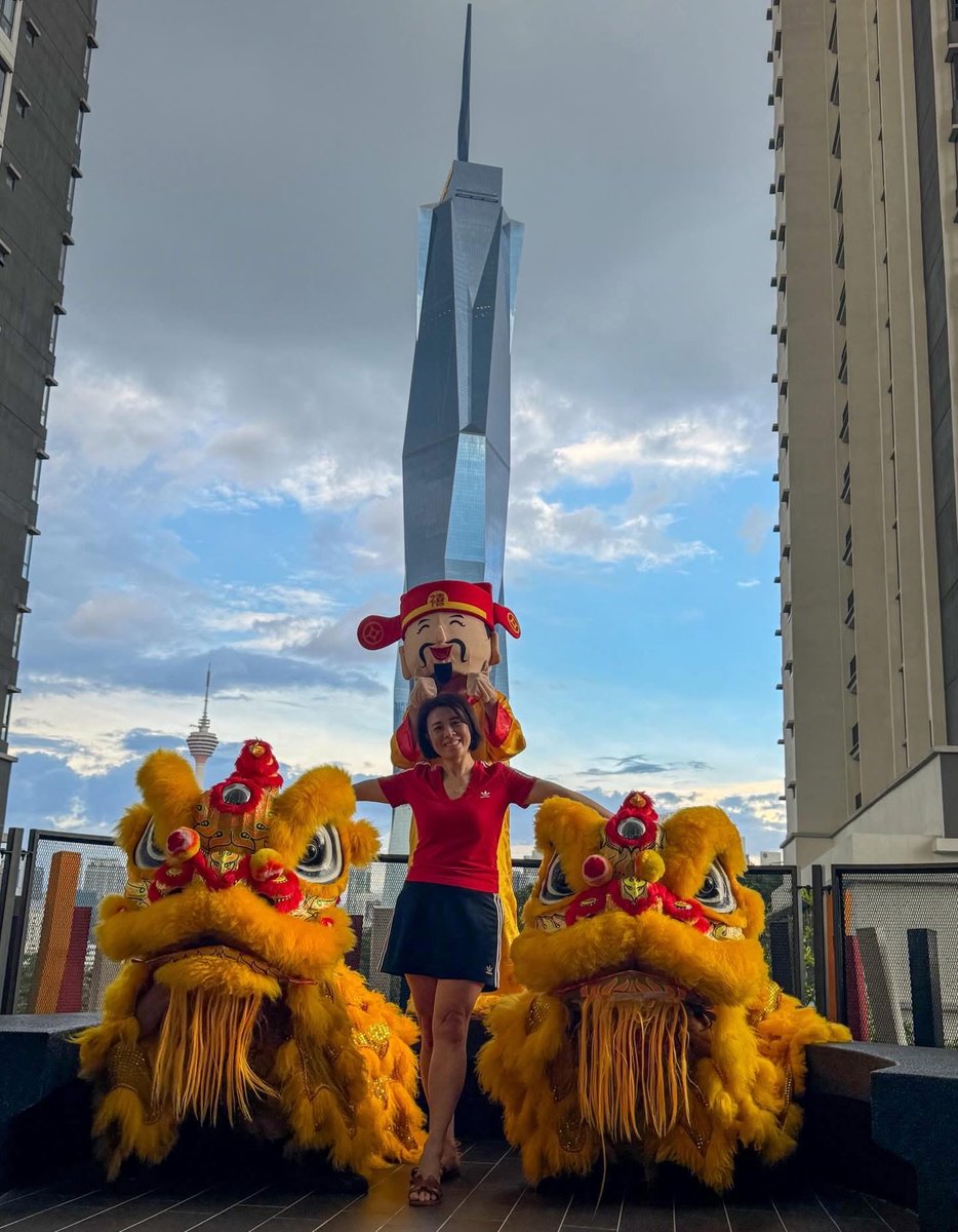 JaniferQueen's tweet photo. 🧧福Sky high

A moment above the city, where tradition, perspective, and purpose align. The view, The energy The vibes &amp; The journey. 

#SkyHigh #福 #blessing #janiferqueen https://t.co/gHJpL7f1iG