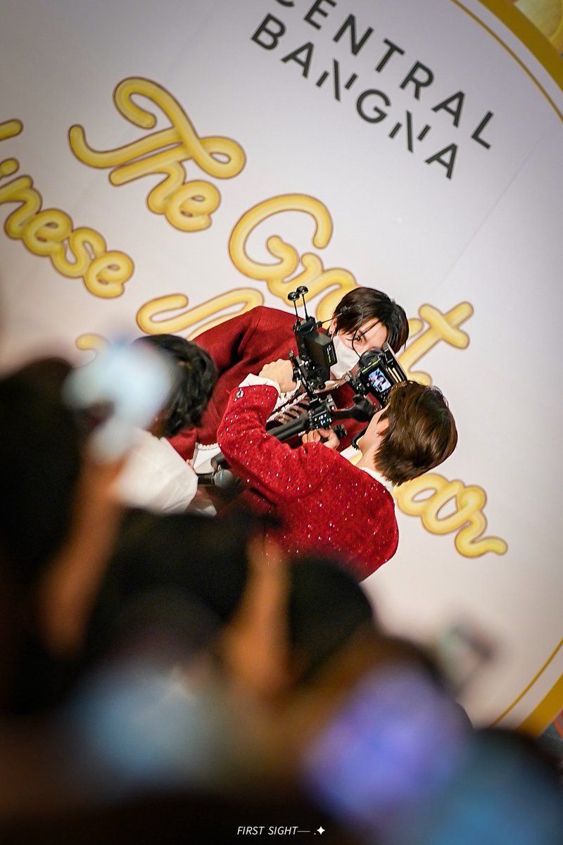 พี่ดารากับตากล้อง เค้าแอบคบกันปะคะ โอ้ย จะสิ้น😭😭😭😭

TLEFIRSTONE AT CENTRAL BANGNA
#TleFirstoneXCentralBangna
#TleFirstOne #เติ้ลเฟิร์สวัน 
#TLE_mtm #FiratOne