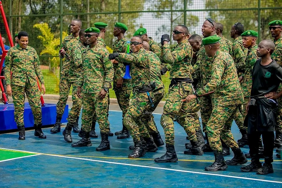 JustinAuraa's tweet photo. Republican Guard 🇷🇼❤️
Umutekano, ubunyamwuga n’ubwitange ku Gihugu.
Ishema ry’Igihugu, ikimenyetso cy’imbaraga n’icyizere.
#Rwanda #RepublicanGuard #Ishema 🇷🇼 https://t.co/5ZporUMlME