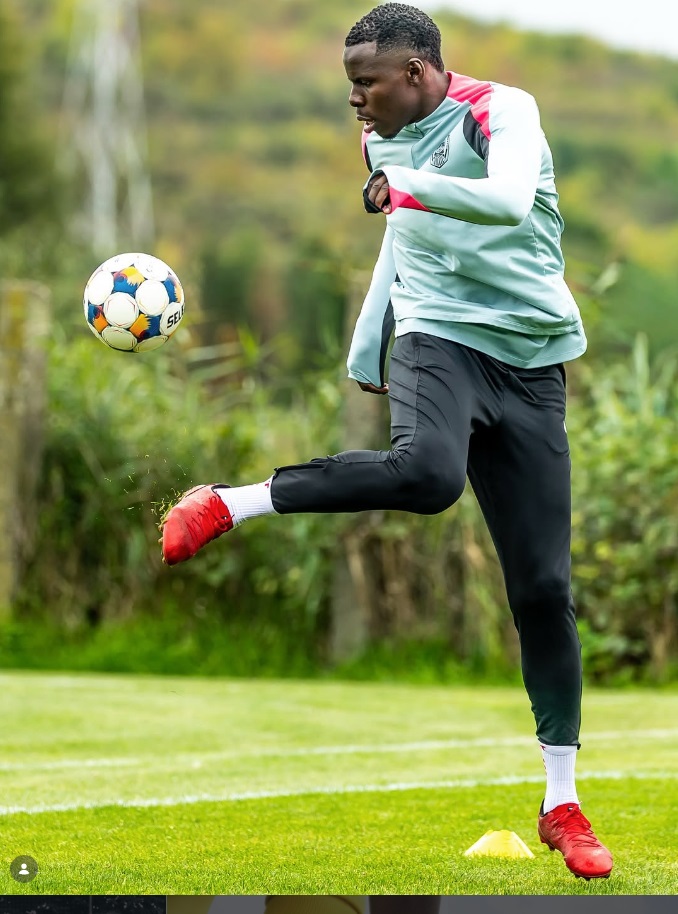 vaievem_futebol's tweet photo. Zouma no Baenão? 🇫🇷🦁
O Remo iniciou conversas para contratar o zagueiro francês Kurt Zouma (31 anos)! Campeão da Champions pelo Chelsea, o defensor está livre após deixar o Cluj (Romênia).
A diretoria azulina quer um nome de peso para a Série A.
👇 #vaievem_futebol #Remo #Zouma https://t.co/sbVDRWqTcg