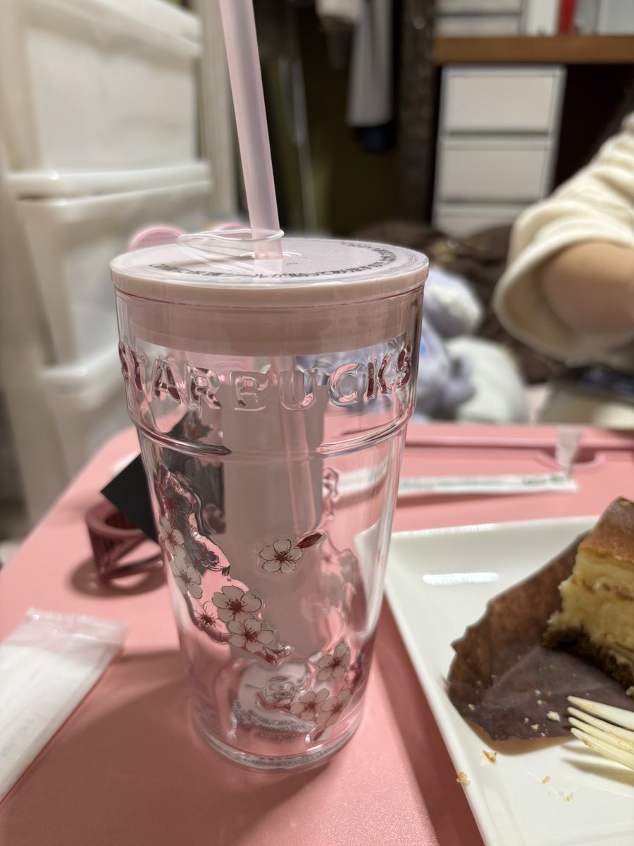スタバ行ってきた。
桜のタンブラー買っちゃった🤗
