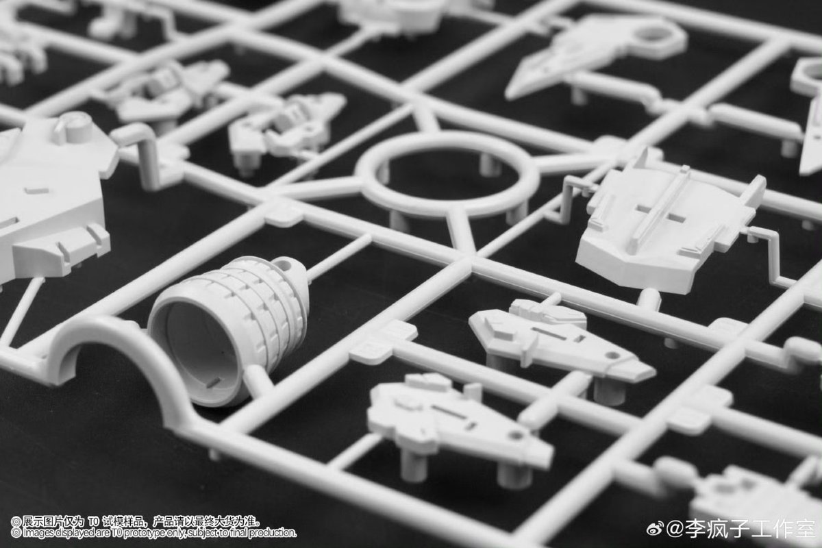 Ribbons studio
1/100 plastic model kit
Reborns Gundam
about 23cm
Metal joint
30+ runners
650+ parts
give LED light，effect parts
can transform two form
188RMB(CNY)
2026Q2