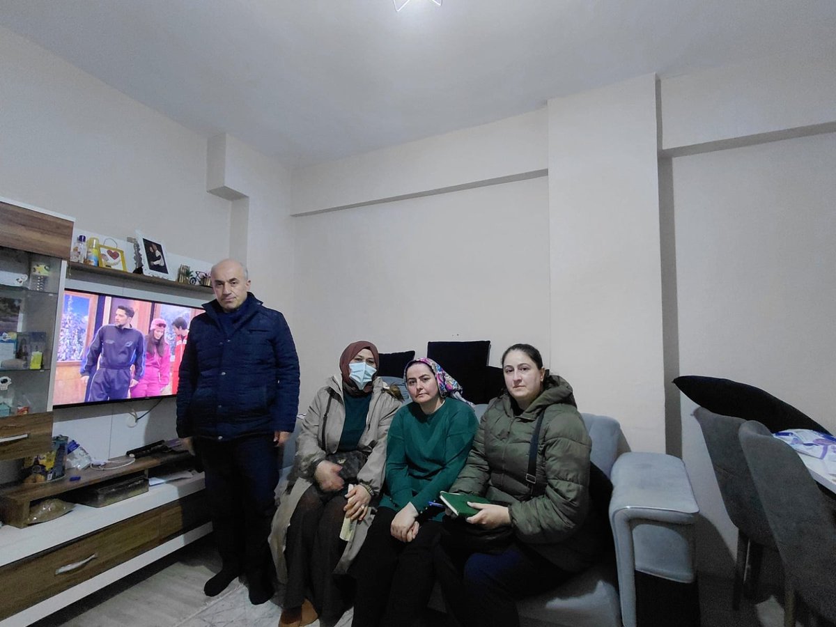 Gönül Köprüleri Kurmaya Devam Ediyoruz! 🌙

​Ramazan’ın bereketini ve huzurunu komşularımızla paylaşıyoruz. Cumhuriyet Mahallesi Teşkilatımız, bugün hem AK Stand çalışmamızla hem de hane ziyaretlerimizle sahadaydı.
​Kapısını çaldığımız her evde bizleri güler yüzle ağırlayan,