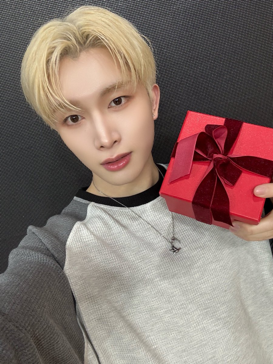 [#DONGYEON]
어느 쪽??🐺🎁
#POW #파우 #동연 #ComeTrue #컴트루