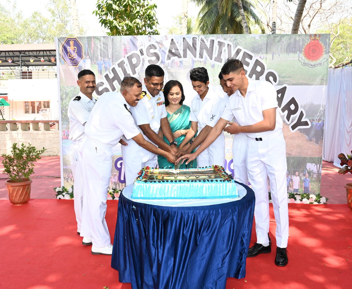 INS Chilka tweet media