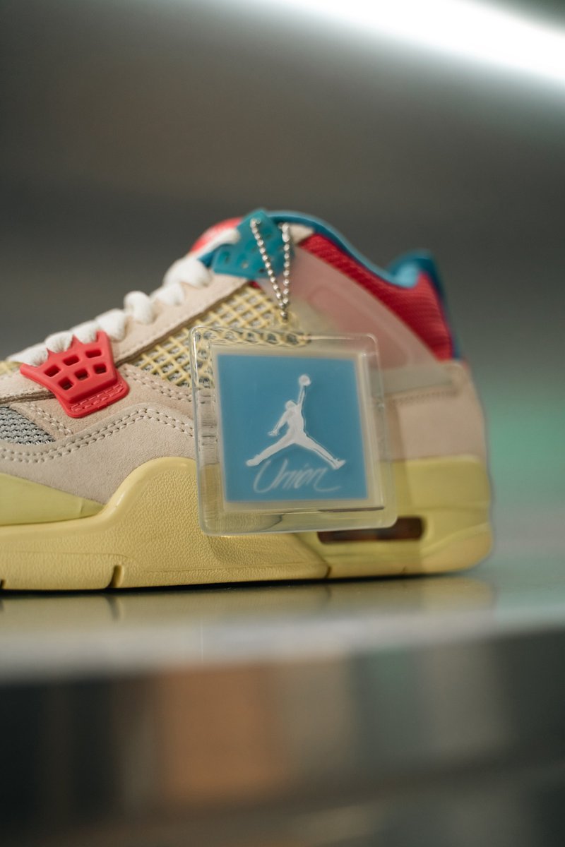 Union LA x Jordan 4 “Guava Ice” (2020).

One of the most refined collaborations of the last decade.

Vintage tones.
Intentional contrast.
Architectural panel work.

Curated pieces only.
Sea Point.

#LaFamiliaStreetCulture #UnionLA #Jordan4