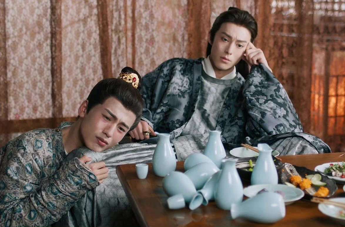 ลืมเซียวคนนี้ได้ยังไงกันนะ555555 อยากให้เป็นแฝดพลัดพรากกันเลยอะ เซียวลี่กับเซียวรุ่น