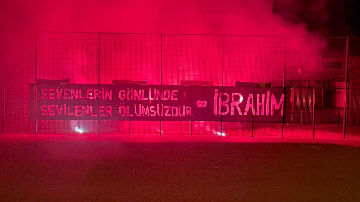 Vefatının yıldönümünde İbrahim Altıntaş kardeşimizi sevgi ve rahmetle anıyoruz. 

Sevenlerin gönlünde, 
Sevilenler ölümsüzdür! #IbrahimAltıntaş #uAYurtiçi