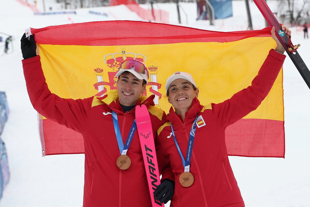 ¡A celebrar esa medalla de bronce, España! 🇪🇸👏

Así quedó conformado el podio en el relevo mixto del esquí de montaña.

🥇 Emily Harrop/Thibault Anselmet (FRA) - 26:57.4
🥈 Marianne Fatton/Jon Kistler (SUI) - 27:09.3
🥉 Ana Alonso Rodríguez/Oriol Cardona Coll (ESP) - 27:23.9