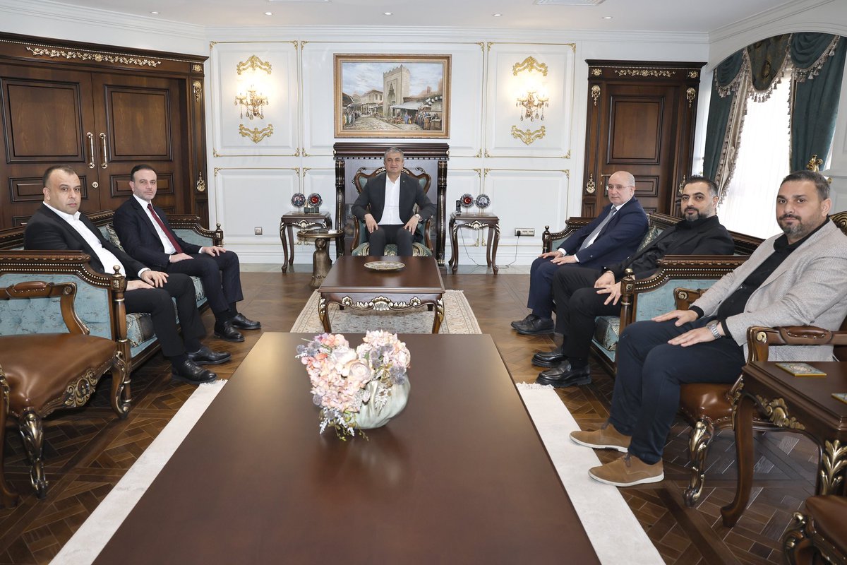 İlim Yayma Cemiyeti Adana Şube Başkanı Hüseyin Nuri Çomu ile Kadın ve Demokrasi Vakfı(KADEM) Adana İl Temsilcisi Reyhan Mazı ve beraberlerindeki yönetim kurulu üyeleri, AK Parti Eski İl Başkanı Ozan Gülaçtı ve AK Parti Eski İl Başkan Yardımcısı Sercan Uter ile Büyükşehir Belediye