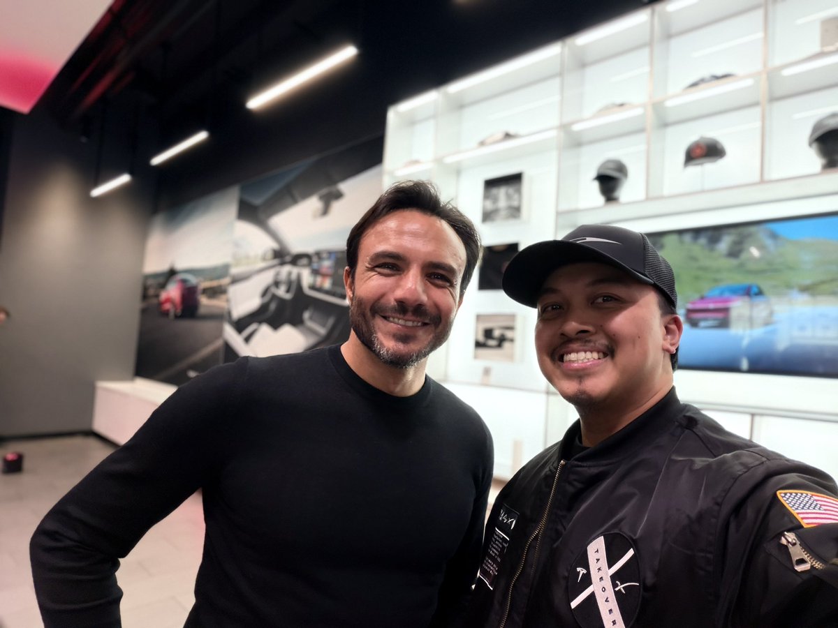 that1evguyjay's tweet photo. Shout out to the group! Another good hangout in the books. Special shout out to John and Joe for inviting us to this event! 

One of my favorite parts of the event was 

“we listened to 80% of customer feedback in order to achieve this redesign.” 

Appreciate everything you guys do for our community. Enjoy the views 💙