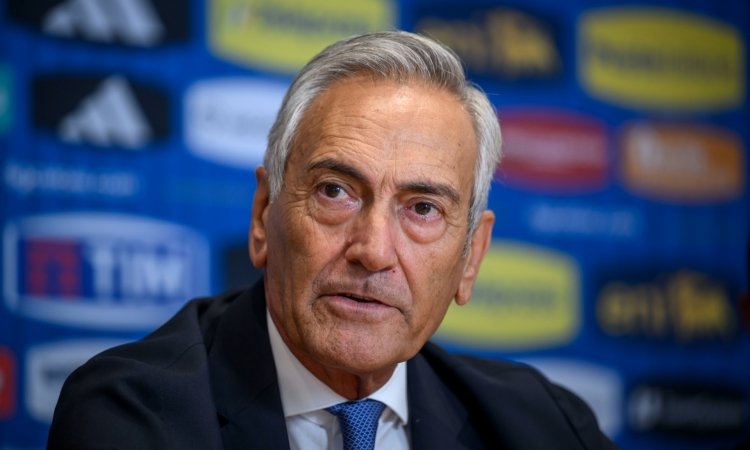 LGramellini's tweet photo. Anche il Ministro dello sport, Andrea #Abodi, contro la presa di posizione del Presidente della #FIGC, Gabriele #Gravina, che ha scelto di non annullare la squalifica a #Kalulu. "Rispetto, ma non comprendo questa scelta perché è stato riconosciuto un chiaro ed evidente errore" 📌 https://t.co/CqE6PR2lFk