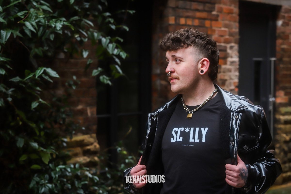 the short boy from your dreams (200k) tweet media