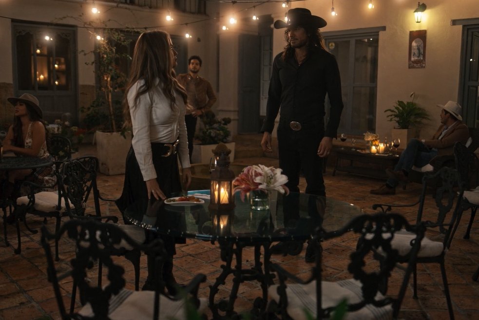 PasdeGavilanes's tweet photo. #PasiónDeGavilanes2 #PDG38 Juan y Norma tienen una cita para acercar posturas. https://t.co/gpMkCLHGin